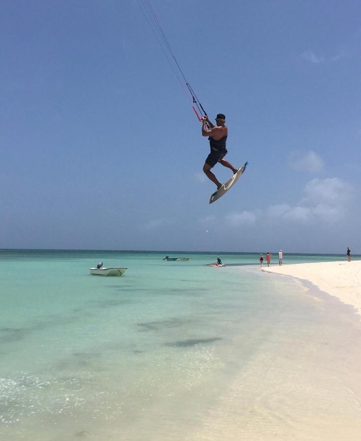 Yoyita Suites Aruba Villa パームビーチ エクステリア 写真